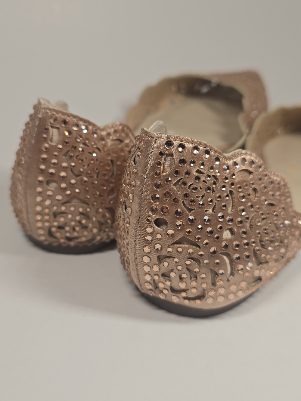 Betsey Johnson Pale Pink Laser-Cut Rhinestone Pointed Flats 6.5 - Picture 4 of 8
